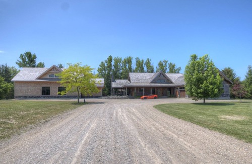 Dashwood Cottage | Beautiful Country Estate w/hot tub, beach access, close to popular towns