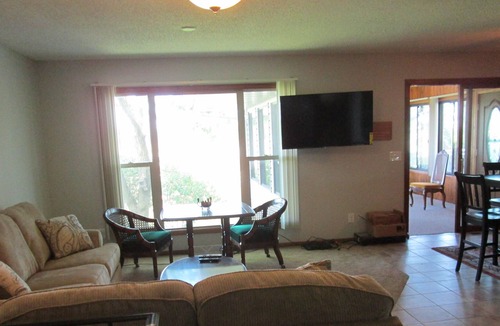 Chaska House | Beautiful country setting! Perfect for small get togethers! Super cozy!