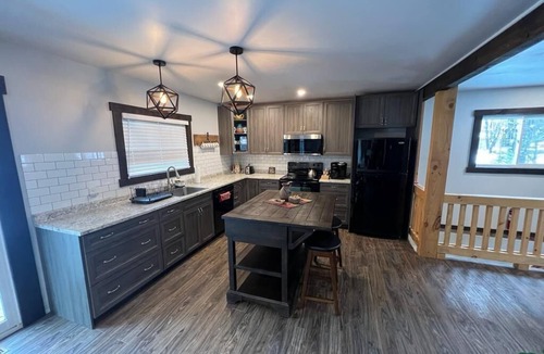 Madawaska Valley Cottage | Beautiful Cozy 3 Bedroom Cottage on the Lake