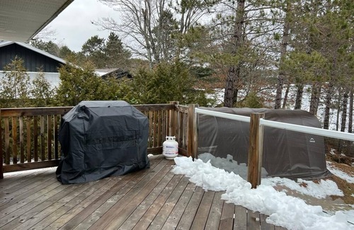 Madawaska Valley Cottage | Beautiful Cozy 3 Bedroom Cottage on the Lake