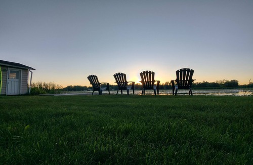 Selwyn Cottage | Beautiful family lakefront cottage