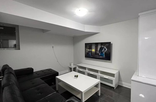 Meadowvale Village House | Beautiful furnished three rooms