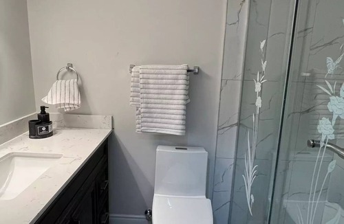 Meadowvale Village House | Beautiful furnished three rooms