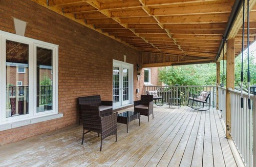 East Credit Apartment | Beautiful Home 4 Bed, 3 bath, garage, backyard!