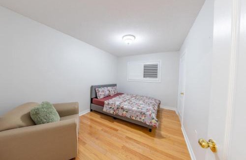 Brampton House | Beautiful Home by Toronto in Central Location