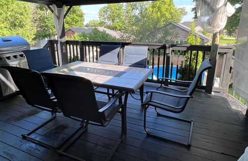 Selwyn House | BEAUTIFUL HOME WITH POOL NEAR TRENT UNIVERSITY