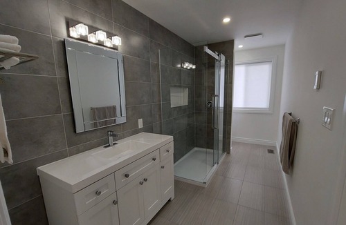Amherstview House | Beautiful House, 4 Beds, 2.5 Bathrooms