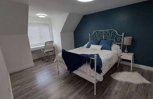 Amherstview House | Beautiful House, 4 Beds, 2.5 Bathrooms