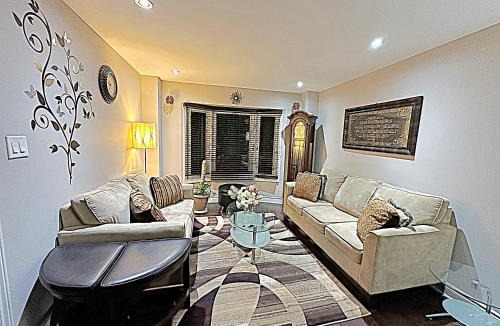 Hurontario Apartment | Beautiful House in Mississauga