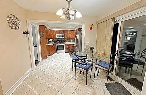 Hurontario Apartment | Beautiful House in Mississauga