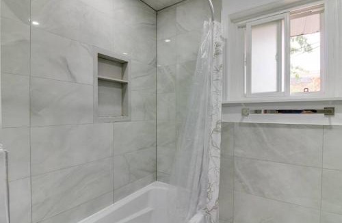 Woburn House | Beautiful house near Eglinton GO