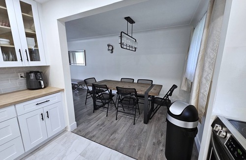 Kingston House | Beautiful Kingston House - 5 bedrooms, 2 Full bathrooms, 2 kitchens