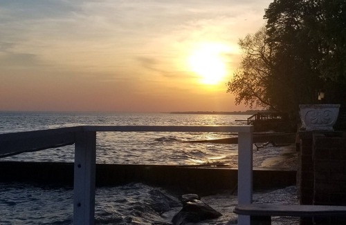 Town of Essex Cottage | Beautiful Lake Erie