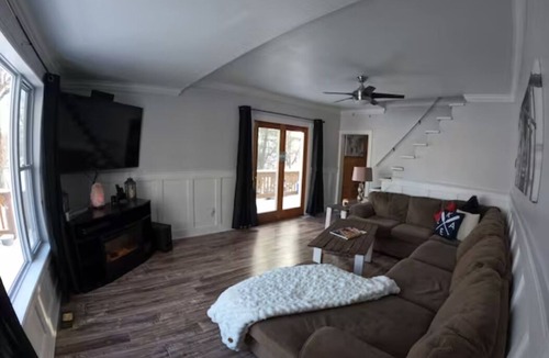 Timmins House | Beautiful lake house
