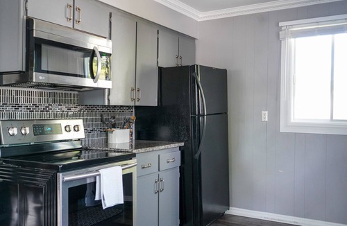 Front of Yonge Cottage | Beautiful Lakefront Cottage with Hot Tub