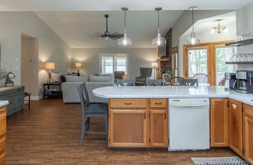 Longville House | Beautiful Lakehome nestled in Longville with panoramic views!