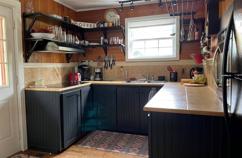 Sharbot Lake Cottage | Beautiful Lakehouse - the Perfect Family Vacation.