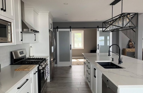 Rossmore House | Beautiful Lakehouse in Price Edward County on the Bay of Quinte