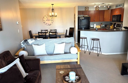 Invermere Condo | BEAUTIFUL LAKESIDE CONDO PERFECT FOR FAMILIES