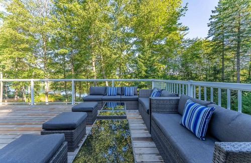 Bancroft Cottage | Beautiful Large 5bed 4bath Lake house in Bancroft!