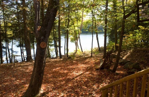 North Frontenac House | Beautiful Log Home on Quiet Private Lake