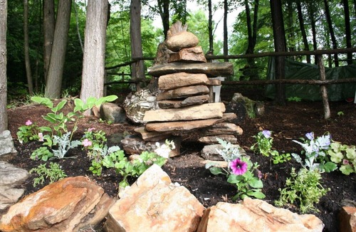 North Frontenac House | Beautiful Log Home on Quiet Private Lake