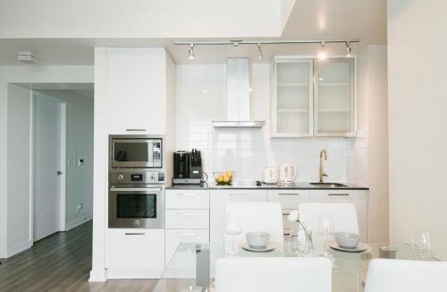 Toronto Entertainment District Apartment | Beautiful Luxurious Modern Condo With Breathtaking Views