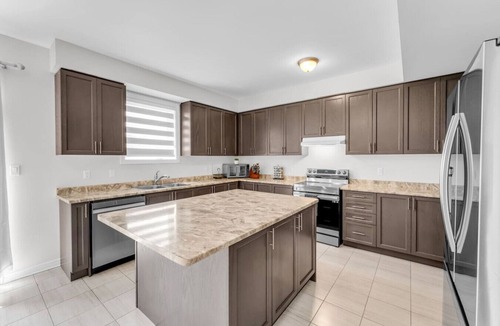 Port Colborne Villa | Beautiful Mansion Mins from Niagara Falls & Buf