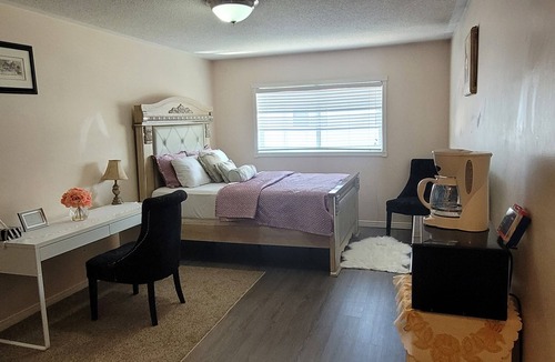 Brampton House | Beautiful Master bedroom with private washroom