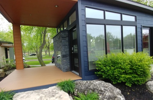 Pointe aux Roches Cottage | Beautiful modern cottage for rent located on a golf course