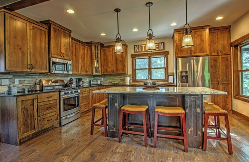Lake Shore Cabin | Beautiful New Home On Private Lake Across From Gull Lake And Other Local Spots!