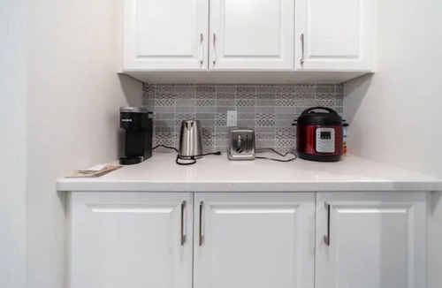 Ajax House | Beautiful New Townhouse in Quiet Neighbourhood