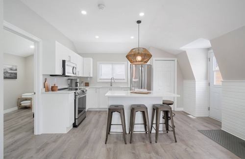 Ontario House | Beautiful newly renovated home w/canal view