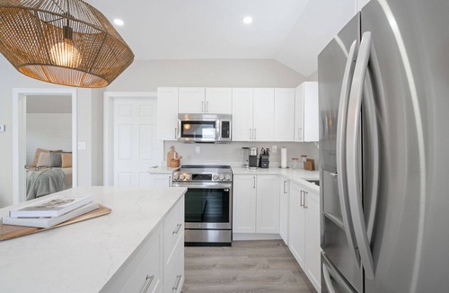 Ontario House | Beautiful newly renovated home w/canal view