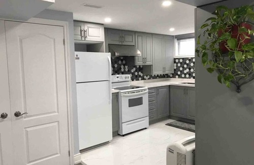 Golfdale Gardens Apartment | Beautiful One bedroom basement apartment