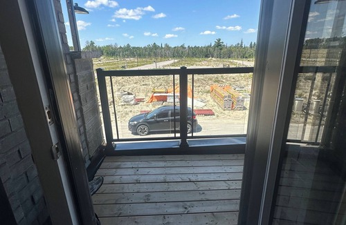Barrie House | Beautiful Open-Concept Townhome