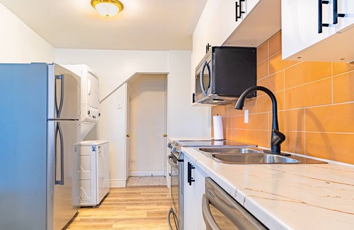 Glabar Park House | Beautiful Ottawa home in a serene environment. Walking distance to amenities