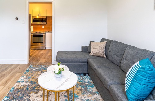 Glabar Park House | Beautiful Ottawa home in a serene environment. Walking distance to amenities