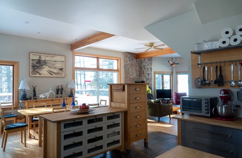 North Frontenac Cottage | Beautiful Peninsula Lodge