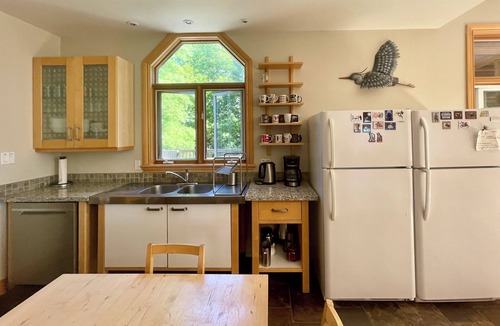 North Frontenac Cottage | Beautiful Peninsula Lodge