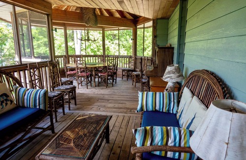 North Frontenac Cottage | Beautiful Peninsula Lodge