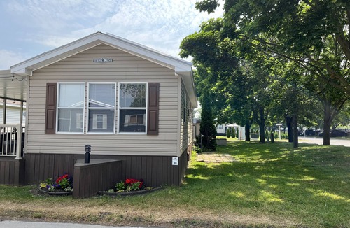 Sherkston Cottage | Beautiful privately-owned cottage in sherkston shore resort.