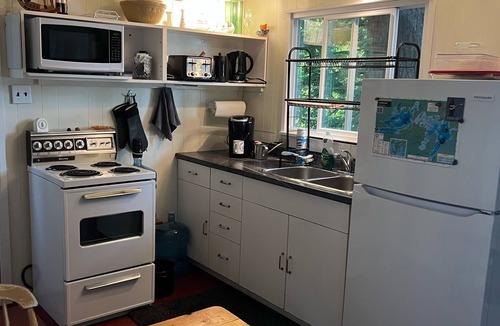 Sharbot Lake Cottage | Beautiful private waterfront cottage