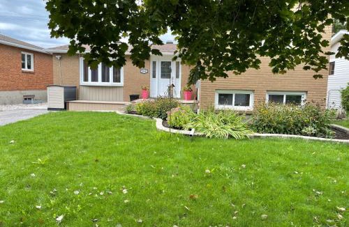 Ottawa Division House | Beautiful Room,23