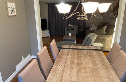 Ottawa Division House | Beautiful Room,23