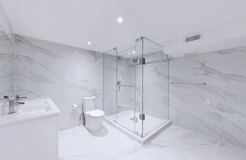 York Bed & Breakfast | Beautiful Room in Toronto next to Yorkdale mall