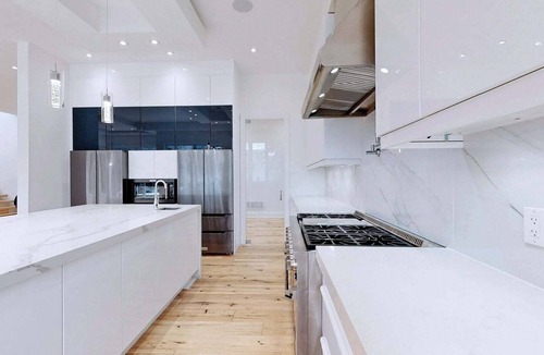 York Bed & Breakfast | Beautiful Room in Toronto next to Yorkdale mall