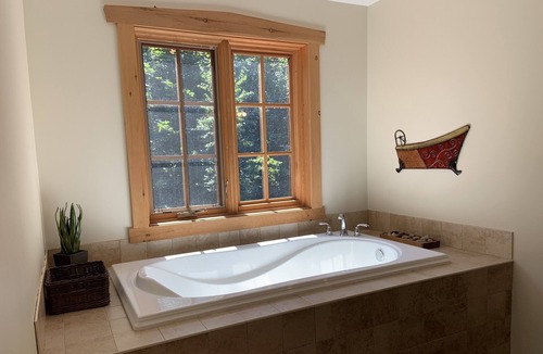 North Frontenac Cottage | Beautiful rustic yet modern log cabin on quiet lake