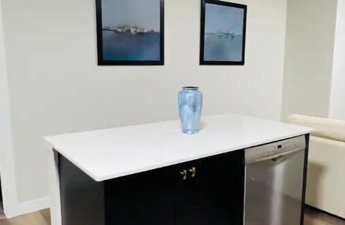 Evanston Apartment | Beautiful & Spacious 2 Bedroom Suite