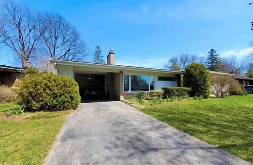 North York House | Beautiful spacious 4+1 house excellent location,2 full bathrooms parking area